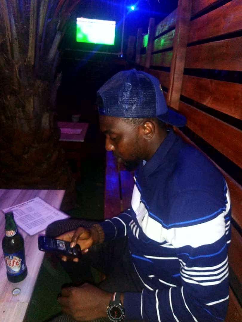 Rimansleek's tweet photo. I can't forget this day in 2020, when my friend called me, I went and it turned out to be planning and strategy meeting on how we are going to go and deny a pregnancy for him. No be small thing ooo. Funniest part, the baby boy is 6 years already.
#NigeriaBreweriesAt80 #NBAt80 https://t.co/WnfOOQh6qh