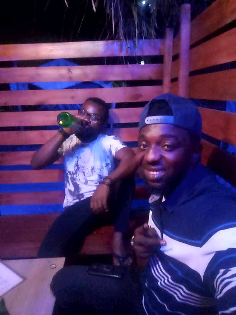 Rimansleek's tweet photo. I can't forget this day in 2020, when my friend called me, I went and it turned out to be planning and strategy meeting on how we are going to go and deny a pregnancy for him. No be small thing ooo. Funniest part, the baby boy is 6 years already.
#NigeriaBreweriesAt80 #NBAt80 https://t.co/WnfOOQh6qh