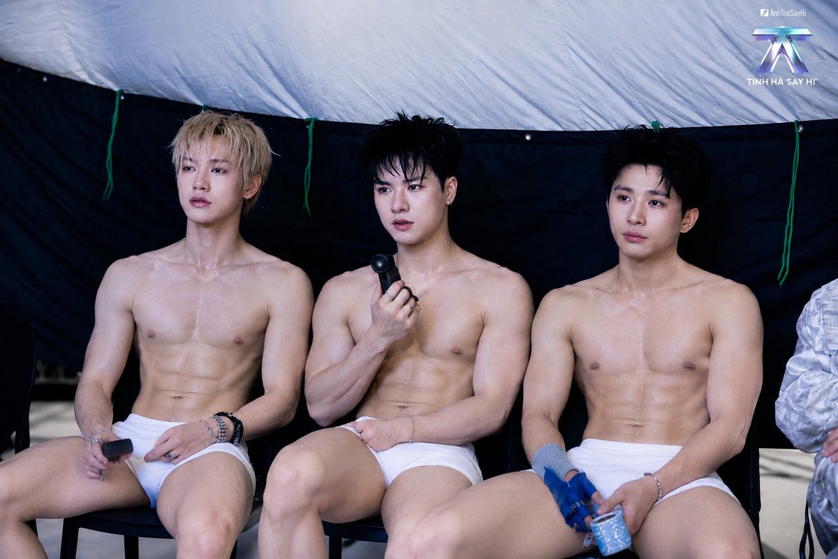 KimLong63819's tweet photo. 3 ae giúp nhau sướng https://t.co/hSsmKQvfJX