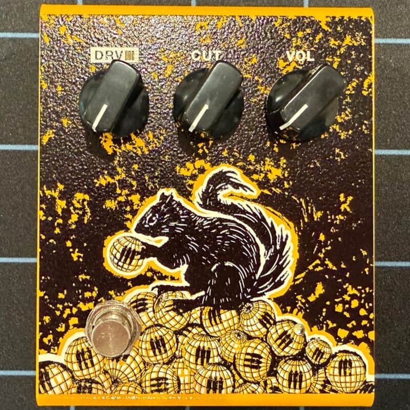 EffectsDatabase's tweet photo. New! Third Man Hardware x 1981 Inventions (@1981inventions) Black Squirrel - Modded DRV III 
-- 
https://t.co/TQ6TyYJLQH 
-- 
#thirdman #blacksquirrel  #overdrive #inventions #thirdmanhardware  #effectsdatabase #guitarpedals #pedalboard https://t.co/g7uLqWxkMu