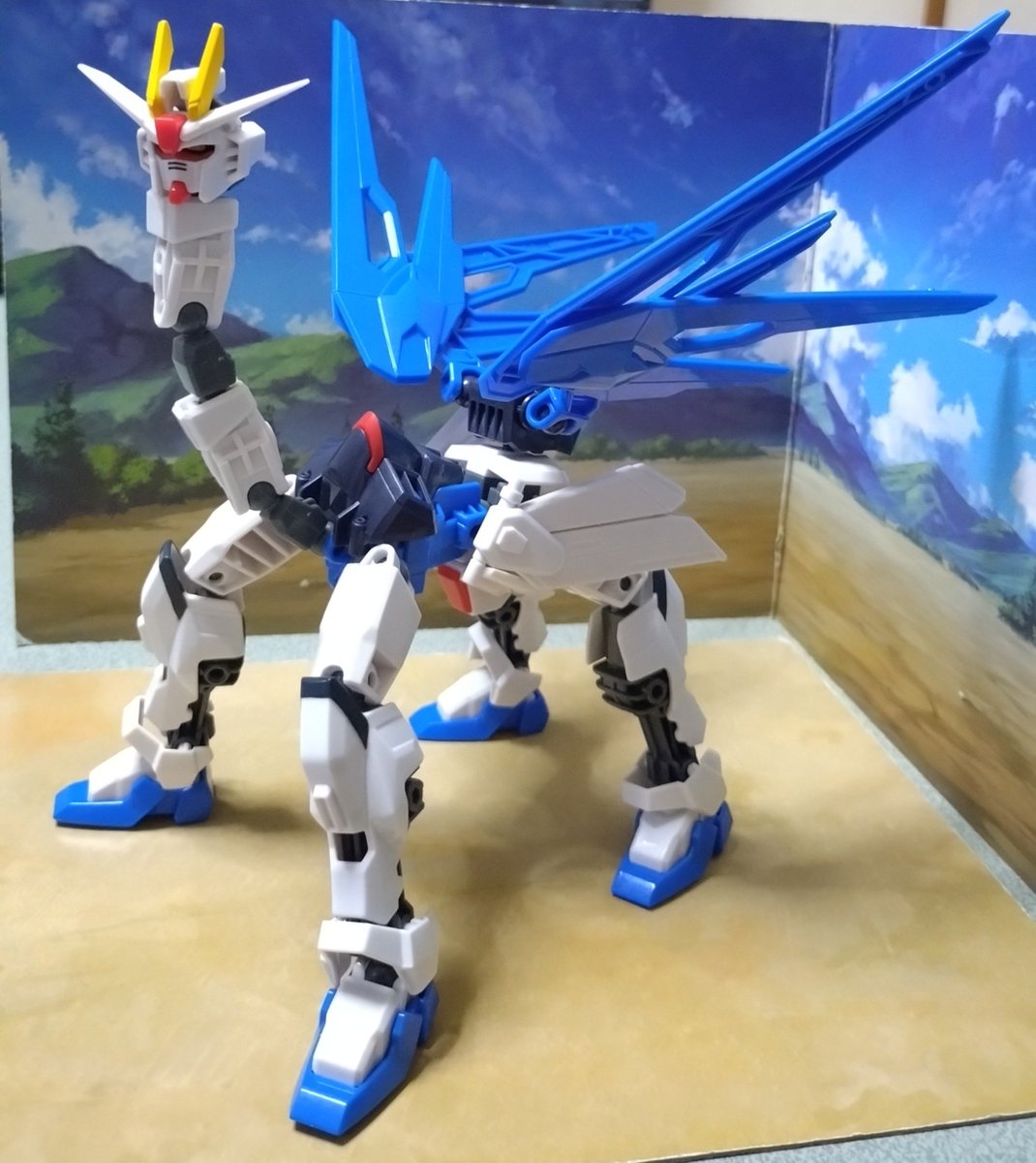 oqPpSH1ZhXLW4zA's tweet photo. ガンダムミキシマイズのフリーダムを２個買いしてミキシマイズした

「天馬フリーダム」
完成です👍️

笑いが止まらん、面白すぎる！
クオリティを省くことで代わりに色々と可能性のある商品になってますね🤣
#ガンダムミキシマイズ
#フリーダムガンダム https://t.co/zVbaaCd08a