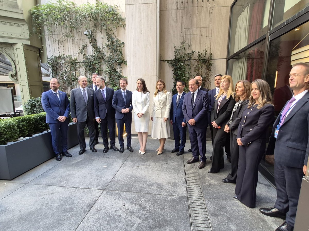 ItalyMFA's tweet photo. In occasione dell'#UNGA81, il Segretario Generale della Farnesina, Amb. Riccardo Guariglia, ha partecipato alla riunione ministeriale dell'Iniziativa Centro Europea #CEI.
Il SG Guariglia ha sottolineato come la cooperazione regionale e la piena integrazione europea rappresentino due direttrici della politica estera italiana che generano benefici concreti per l’intero continente europeo in termini di sicurezza, stabilità, crescita e prosperità.