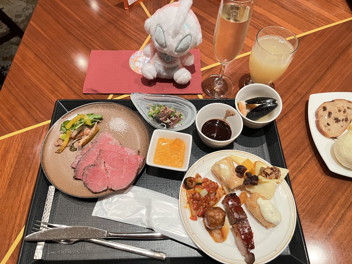 ultra5ace's tweet photo. アホのビュッフェ美味しかったね、ジードちゃん https://t.co/z2Mufgo0i2
