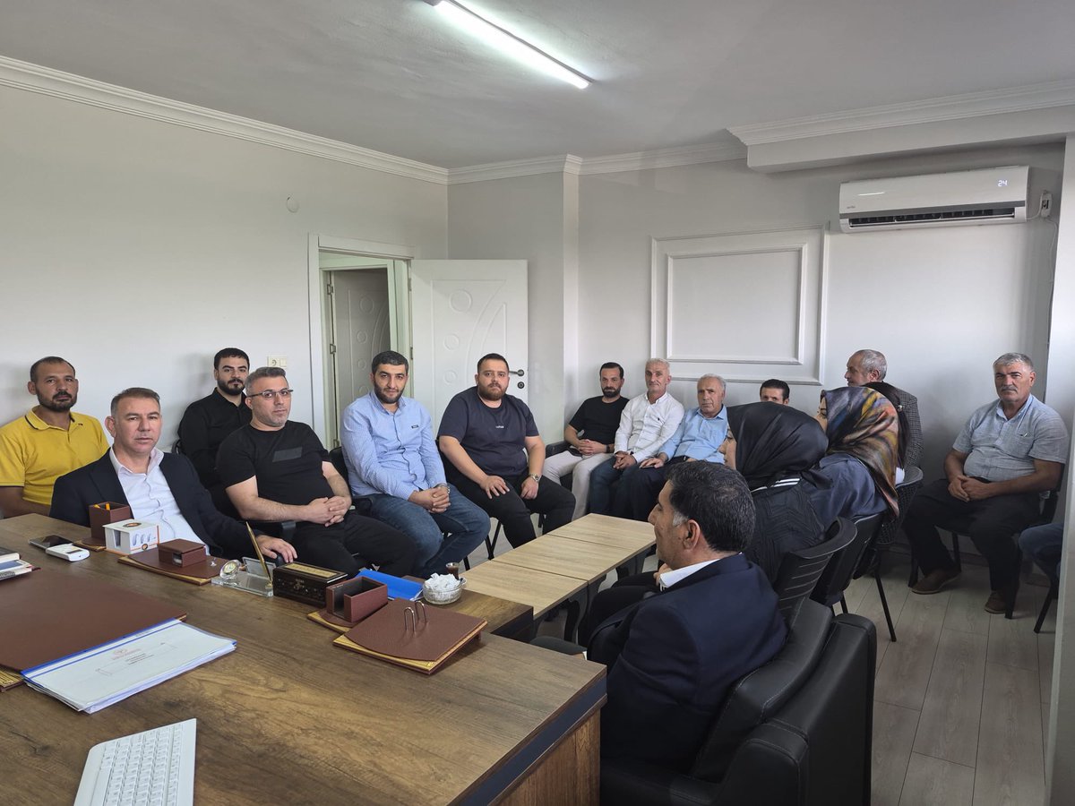 RojdaTurkes's tweet photo. 📍 Yenişehir

İl Teşkilat Başkanımız @davutyildiz21, İl Bilgi İşlem Uzmanımız @ByBabayigit ve İl Teşkilat Başkan Yardımcımız @OsmanMerdanoglu ile birlikte;

#Yenişehir İlçe Başkanımız Sayın Ender Karahan ve 3 kademe ilçe teşkilat başkanlarımızla bir araya geldik. https://t.co/H1WesKiNKP