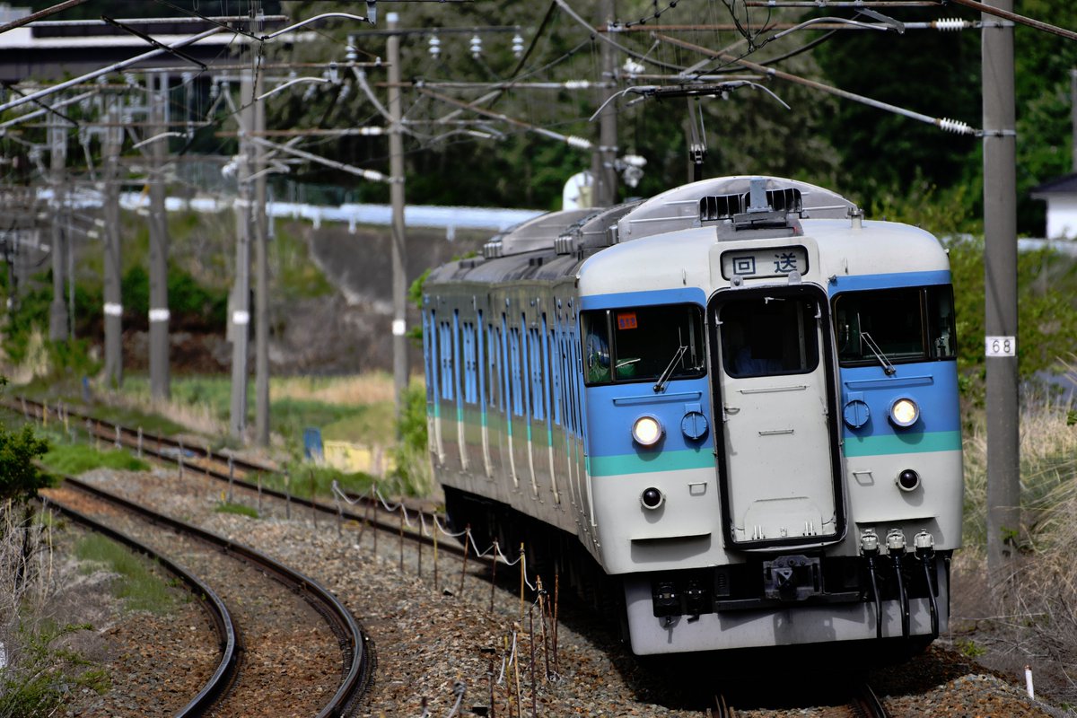 No115189's tweet photo. 5/24
快速信越Rapidの送込み回送を予測して待機していたらまさかの軽井沢リゾート送り込み回送のダイヤで襲来して面食らいました🤤
そしてその本運行はその時間帯のせいでド逆光。
移動がﾒﾝﾄﾞｸｻ(ry　のでそのまま撮影、折角の快速幕が残念な結果に(笑) https://t.co/YcUY2fte8f