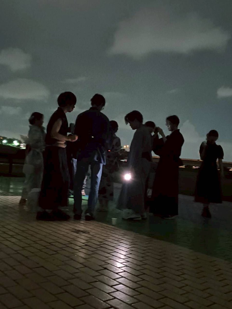 chorus_aragusa's tweet photo. 【浴衣例会】
あらぐさでは毎年七月に浴衣を着て合唱を行う、浴衣例会を開催しています！
浴衣例会では学年ごとの合唱や全体合唱を行ったのち、河川敷でみんなで花火をします✨
夏を満喫でき、毎年大人気のイベントです♪

#インカレ
#東大
#合唱
#ミュージカル
#バンド https://t.co/S3Rqg3rCxd