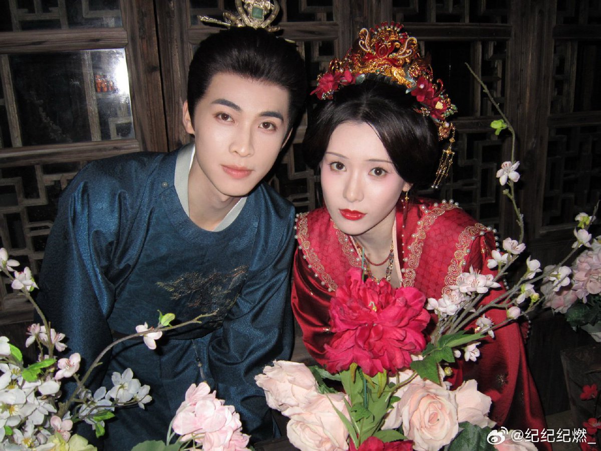 czhouye's tweet photo. happy eloping, qinghe and pei daren! 😃 https://t.co/gmzhwuGbc9