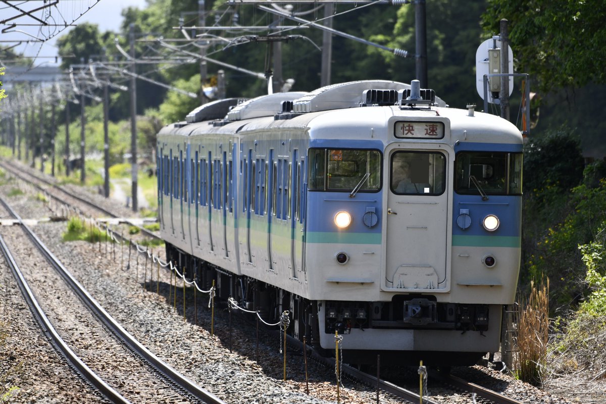 No115189's tweet photo. 5/24
快速信越Rapidの送込み回送を予測して待機していたらまさかの軽井沢リゾート送り込み回送のダイヤで襲来して面食らいました🤤
そしてその本運行はその時間帯のせいでド逆光。
移動がﾒﾝﾄﾞｸｻ(ry　のでそのまま撮影、折角の快速幕が残念な結果に(笑) https://t.co/YcUY2fte8f