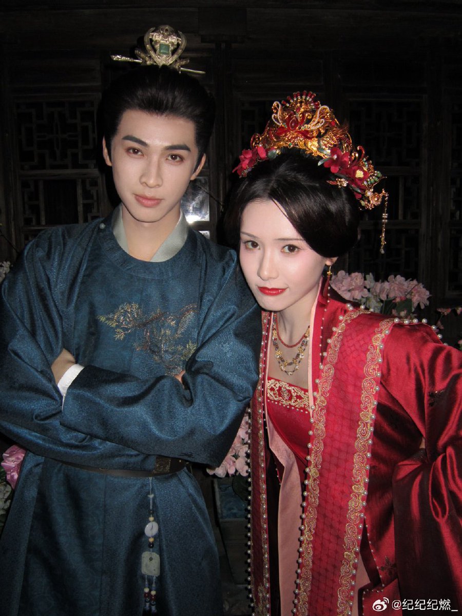 czhouye's tweet photo. happy eloping, qinghe and pei daren! 😃 https://t.co/gmzhwuGbc9