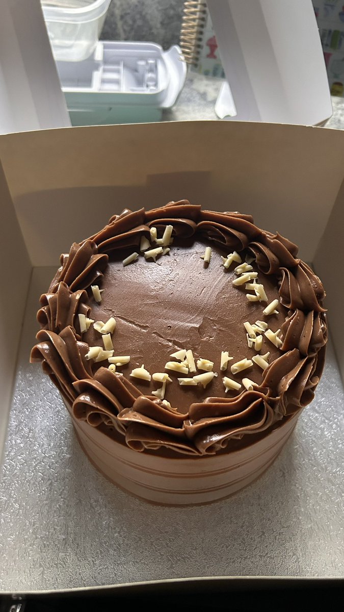 uzoart's tweet photo. Turned 30 this week. Yummy chocolate cake and painted pottery https://t.co/3NeU8TyB1R