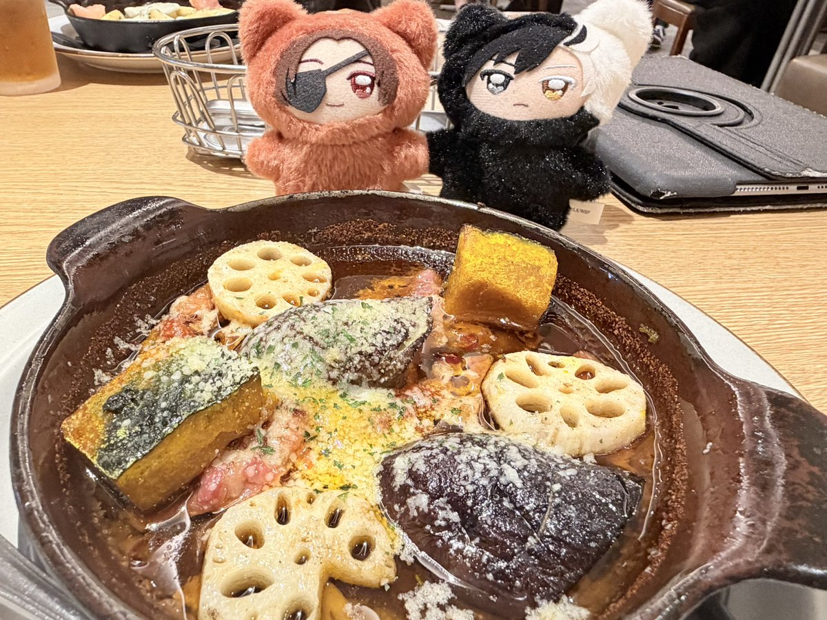 rain_shiu6's tweet photo. 大量の油を摂取した、おてて繋いでるすさちゃん可愛い https://t.co/s5ihN9zm48