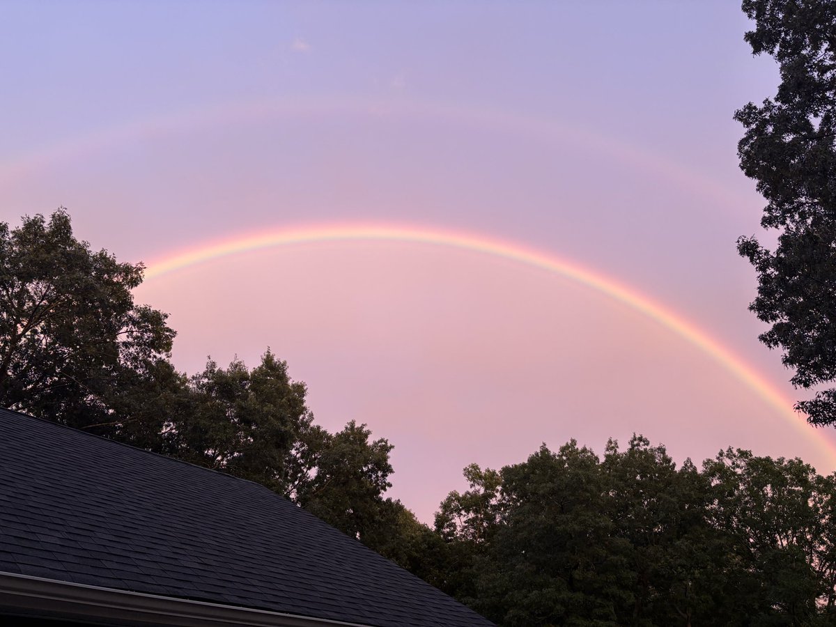 mirazumi's tweet photo. Double rainbow before a Nor’ easter destroys NJ lol https://t.co/I9DJcx3ah3