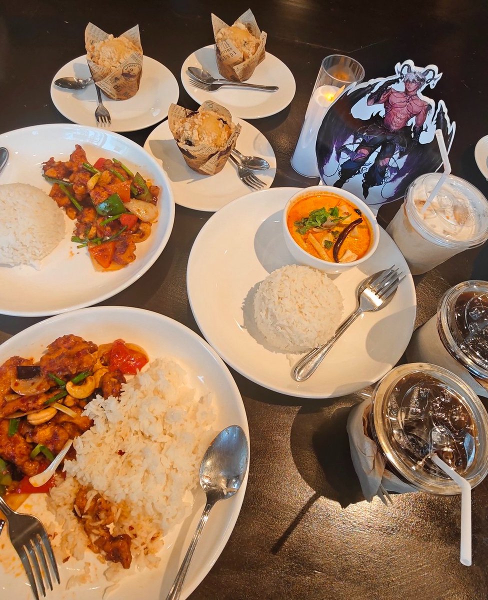 bunsubluesun's tweet photo. อาหารน่าอีสทุกอย่าง พื้นที่คาเฟ่กว้างขวางนั่งสบาย อาร์ตก็สวย ขอบคุณทีมจัดคาเฟ่ด้วยนะคะ #HookClub69 ❤️‍🔥

Special thanks @bigdoll_ @Isenthar @phimraphas 🥺🙇🏻‍♀️

#Kaylef ขอบคุณที่ฝากของมาให้นะคับ หวังว่าเราจะได้กลับมาเจอกันในเร็ววัน
ปล.นพ.คถ.เคเน้บตะเหมอ 😭🤎 https://t.co/qWPIBn1FXV