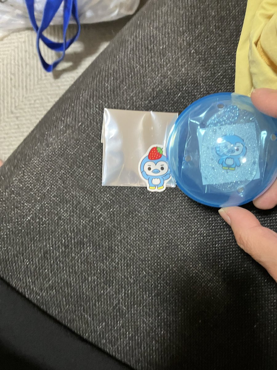 Yniwip's tweet photo. @dn1tr4 追記
当方、仁人さんご当地ステッカーのみと塩崎くんステッカー＋アクキーでも大丈夫です。
ご検討よろしくお願いします。 https://t.co/POEJQYu2KR