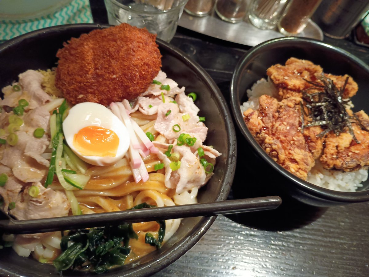 silahai444's tweet photo. とりあえず結果はどうあれ頑張ったんでご褒美のカーレーうどーん〜
唐揚げ丼もだ！！！ https://t.co/aB4wbGoz3l
