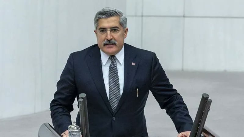 karsitmedya's tweet photo. AKP Milletvekili Hüseyin Yayman:

"AKP her zaman milletin kararına dayanmıştır, seçimden korkmuyoruz.

Türkiye’nin ekmek, su, hava gibi yeni bir anayasaya ihtiyacı var." https://t.co/Cw890DCdGk