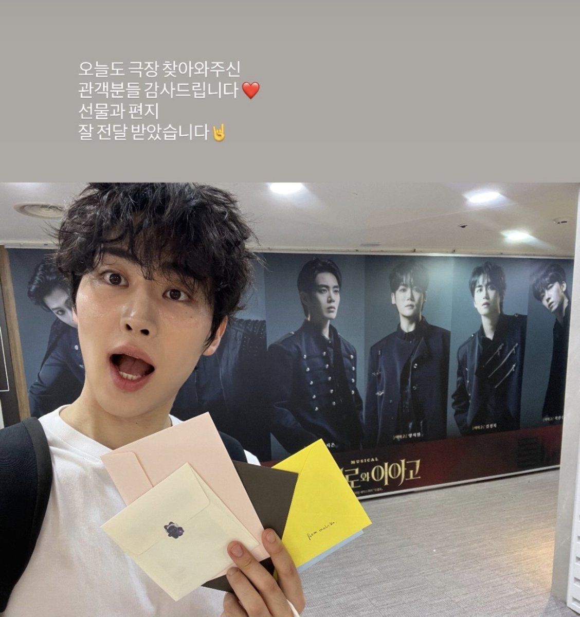 mmmkjooa's tweet photo. 이 귀여운 아기 누구
손에 편지 오백개 쥐어주고 싶다 https://t.co/jobecWuCes