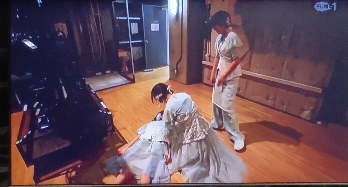 negifan_ibisKNM's tweet photo. #Negicco23周年
終演後､やりきってステージ裏で倒れ込むかえぽ
ぽんちゃ「CSに映ります」 https://t.co/XjoOVXoiSa