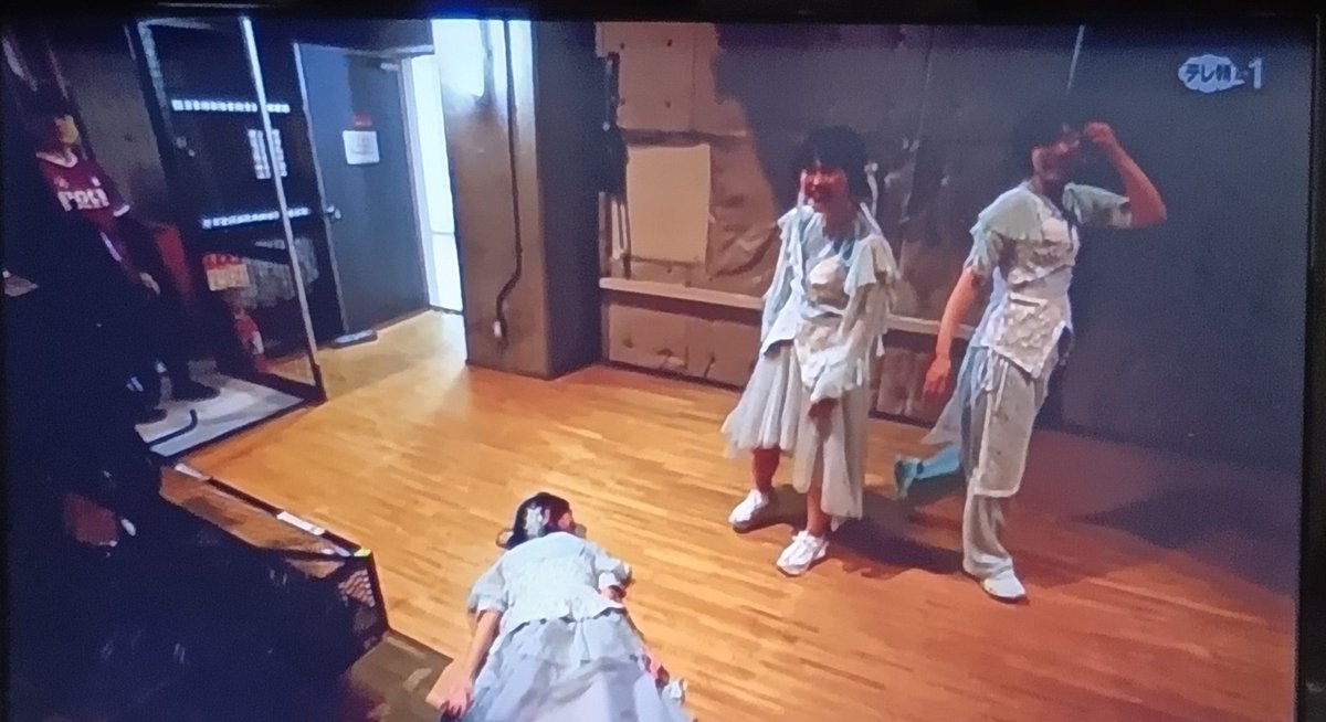 negifan_ibisKNM's tweet photo. #Negicco23周年
終演後､やりきってステージ裏で倒れ込むかえぽ
ぽんちゃ「CSに映ります」 https://t.co/XjoOVXoiSa