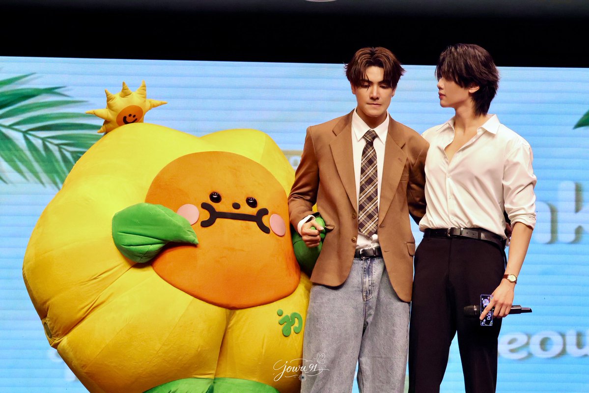 jowu_91's tweet photo. my forever family 🌻

JOONGDUNK JAIDEE SEOUL SMILES
#JDJaideeFMinSeoul https://t.co/vpxwhB6P7O