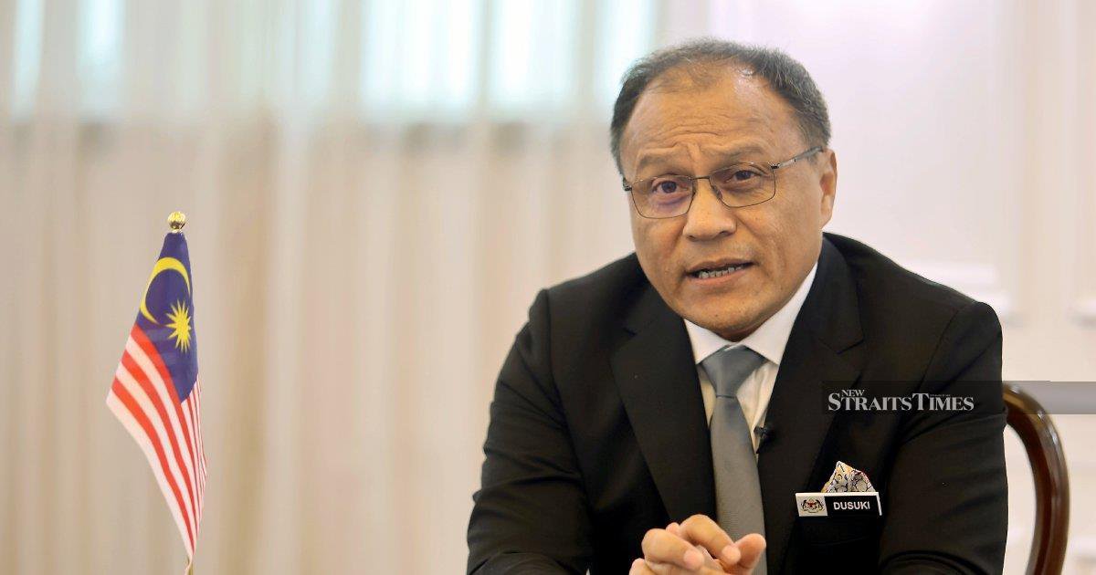 NST_Online's tweet photo. #NSTnation The revocation of the appointments of 10 Negri Sembilan State Executive Council (Exco) members is valid under the state Constitution, said Attorney-General Tan Sri Mohd Dusuki Mokhtar.

https://t.co/PySkP36mqF https://t.co/T3RIwryhT5