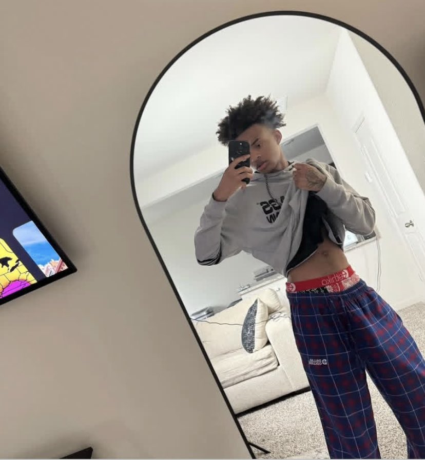 imapextay_____'s tweet photo. How tall do I look 👀❤️‍🔥 https://t.co/Qs0qQrim2i