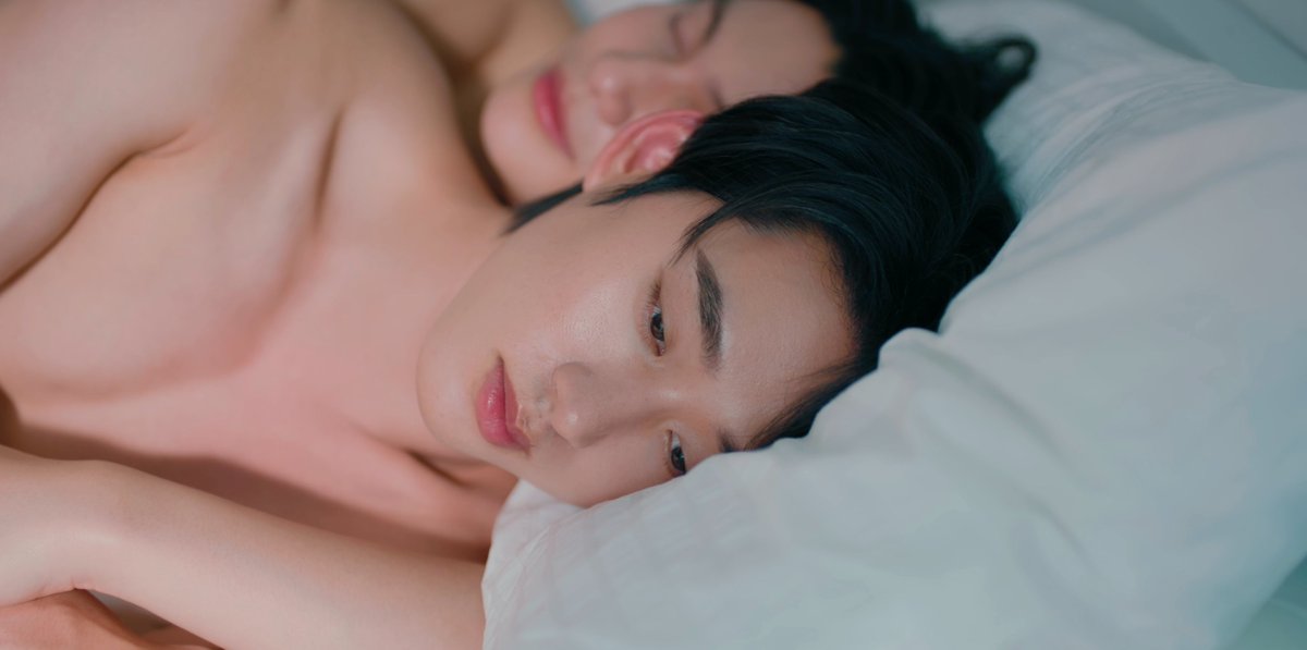 GMMTV's tweet photo. การที่มอธตื่นมาแล้วโดนดีนจับมากอด
คนดู : 🤯💥🔥❤️‍🔥

#YouManiacSeriesEP5
@Williamjkp1 @EstRvp https://t.co/HcoGfGrPGI