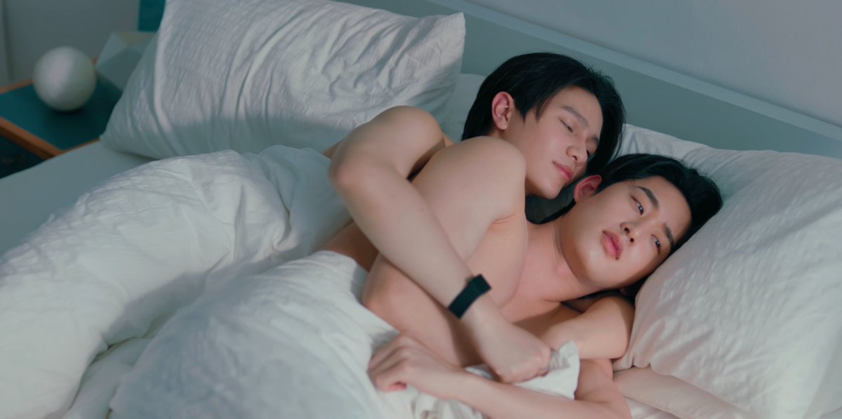 GMMTV's tweet photo. การที่มอธตื่นมาแล้วโดนดีนจับมากอด
คนดู : 🤯💥🔥❤️‍🔥

#YouManiacSeriesEP5
@Williamjkp1 @EstRvp https://t.co/HcoGfGrPGI