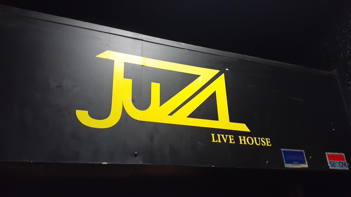 p2r7n's tweet photo. 心斎橋JUZAでFILL IT UP!久しぶりの大阪も激熱というか灼熱でした🔥
案外いつメンが隣で見ることがなかったので新鮮だった☺️
先週からの怒涛のライブラッシュでやる側も見る側も疲れてたけどとても頑張ったな~楽しかったな~
最近あまりにひろさんがぶれすぎと言われるのでひっさしぶりの静止画です https://t.co/cx33R9Mpgv