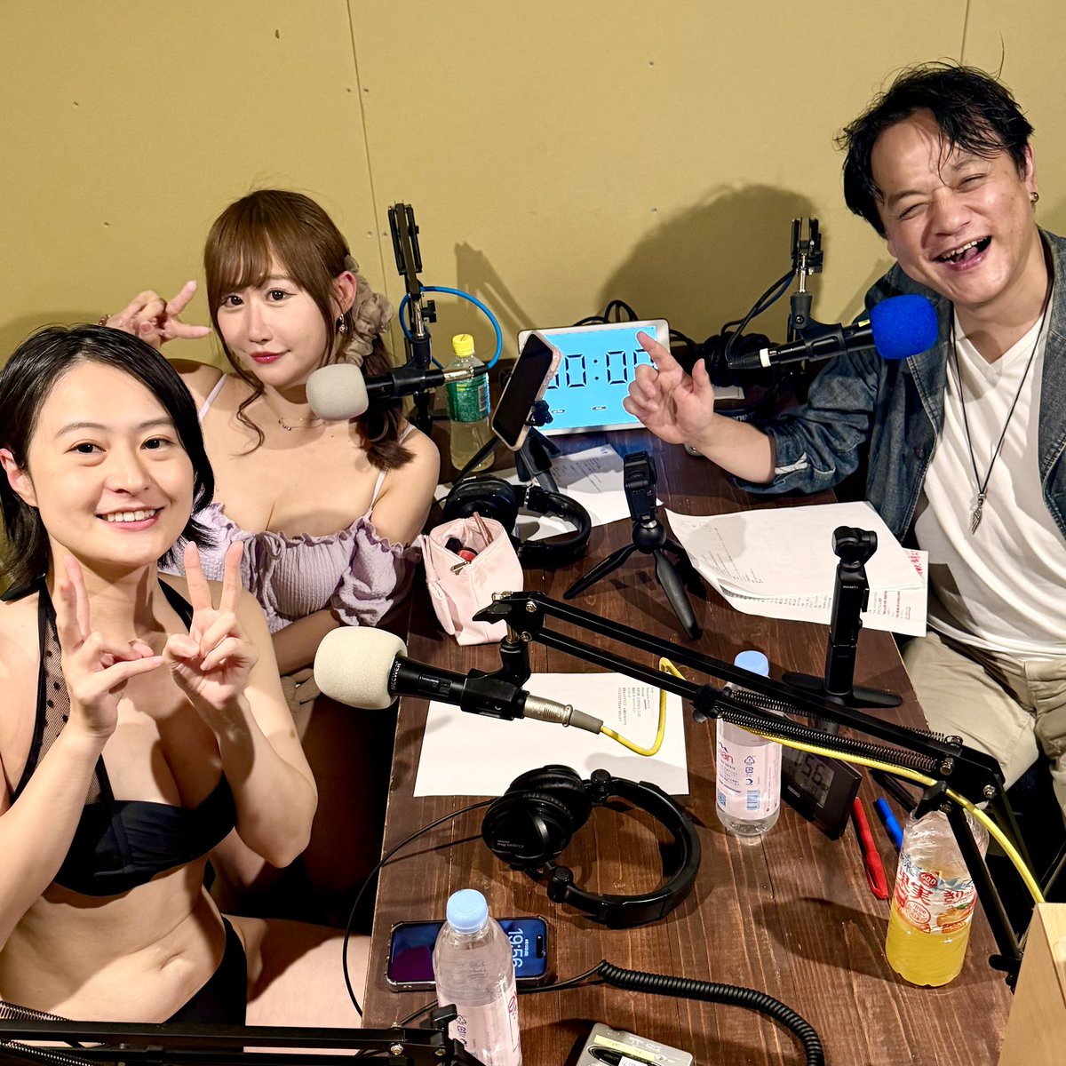 ku_neruradio's tweet photo. 土曜の夜はー！ #オールナイトラジ ！👙✨
今宵もゲストに元ドロンズ大島さんをお迎えしてお送りします！
女子勢は@Myako17 と@1124_rumi のお二人です❤️
あっという間の2時間お楽しみにー！🙋
#あいラジ https://t.co/s12rlgYvgq