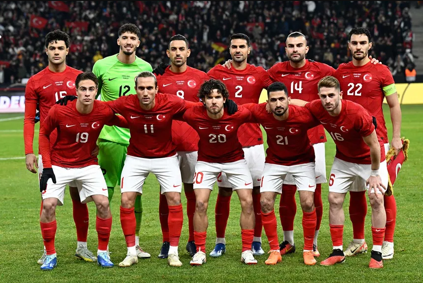 KrautGamercw's tweet photo. @spasssbremse @HorstisWelt @MGGA2021h Schau dir mal die Japanische Mannschaft an, sind da lauter Afrikaner, Türken etc. drinnen? Was ist mit der türkischen Mannschaft sind da lauter Hispanics oder Europäer drin? Ich möchte, dass man die deutsche Mannschaft auch wieder als solche erkennt. https://t.co/1S51986pc1