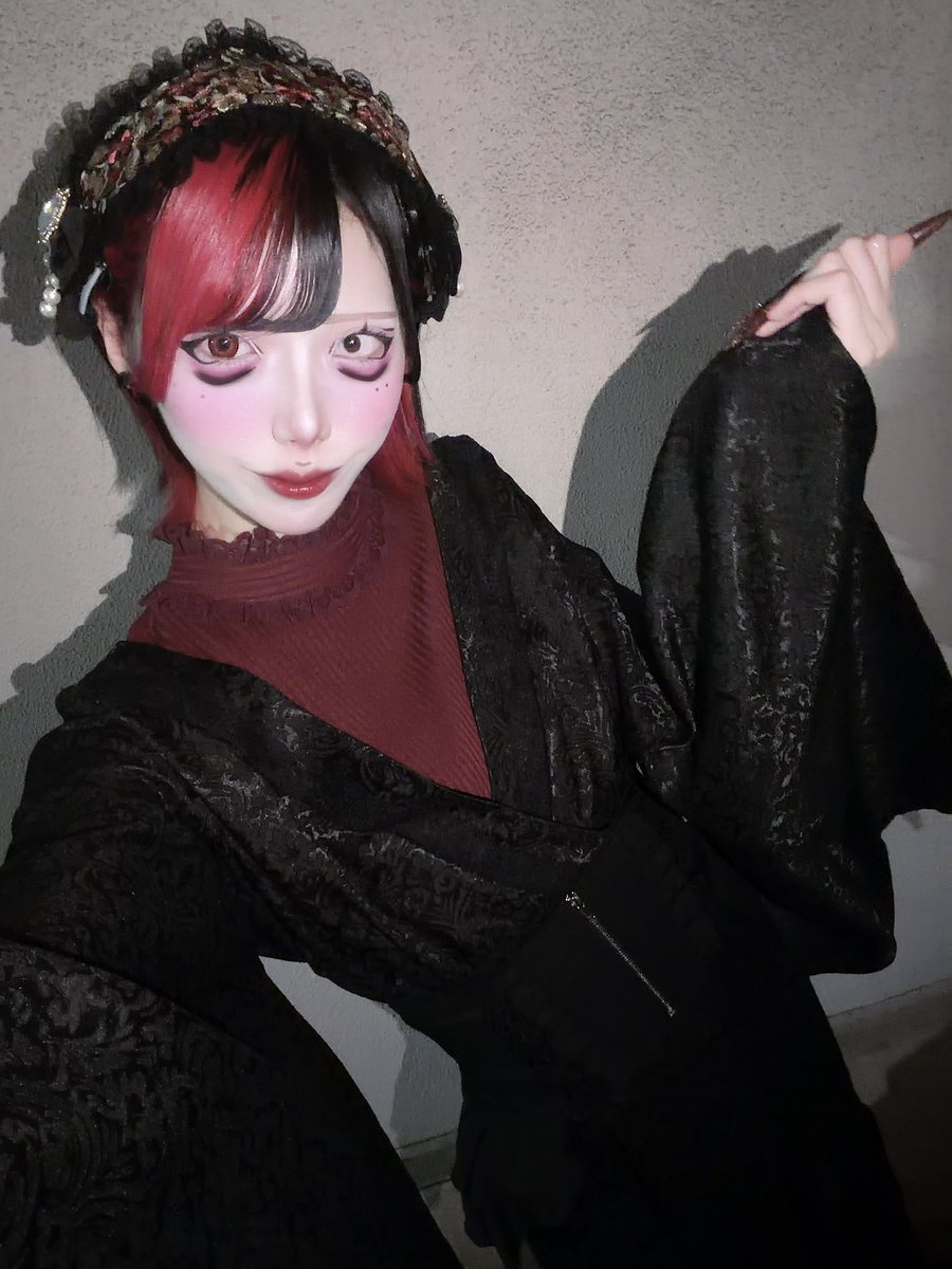 Dr__ruka's tweet photo. #DRESSMEPOISON 有難うございました🦇
好きな服を着るだけで笑われて傷つけられた #DrCUTTER ルカです❤️🩹
誰かと同じじゃなくていい、型にはまらず自分の「好き」を追求する
今回はそんな想いにもぴったりな #NIBBLEPOISON サンのお洋服のモデルをさせていただきました🩸初めて挑戦した和の雰囲気🧧 https://t.co/fHIitnwCRk