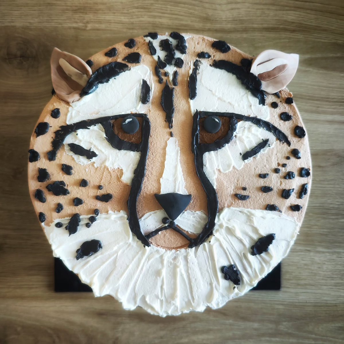 LuettaFuelt8w's tweet photo. A realistic leopard cake always makes an impression. The kind of creation that definitely doesn’t go unnoticed. For information and reservations: 07 71 68 91 99, gateaumonamour@gmail. com, or private message. https://t.co/tSoeldagtE