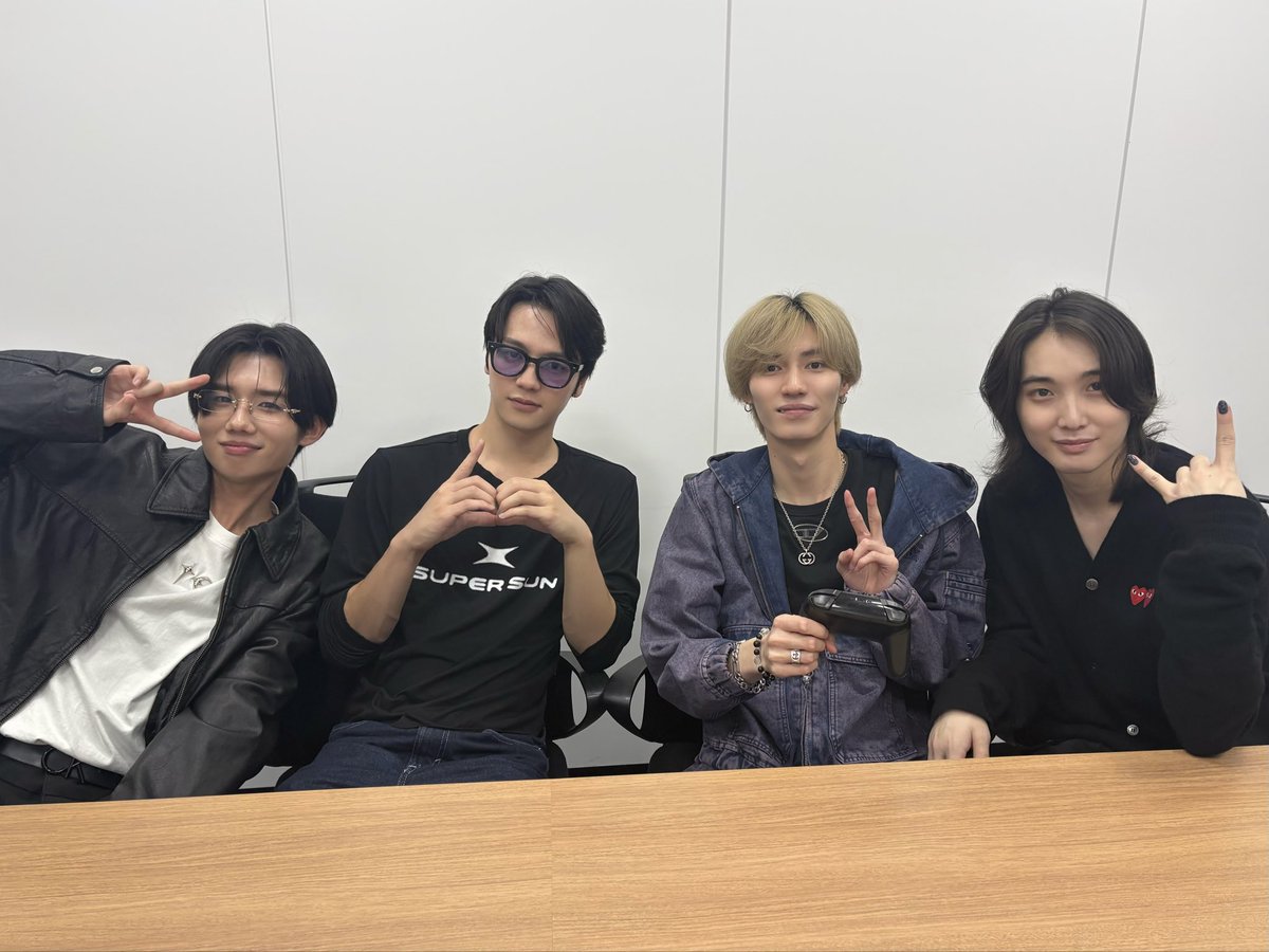 LOVEONE_staff's tweet photo. ／

インスタライブありがとうございました🍀

＼

遊びに来てくださった皆さんありがとうございました🫶🏻

今夜25:30～⏰
#相原一心 初W主演ドラマ
TOKYO MX「Your Sky ハレのち恋」第9話(最終話)
ぜひご覧ください👀💕

#ONELOVEONEHEART
#ラブワン
#相原一心 #久昌歩夢
#洸瑛 #笹原遼雅
#YourSkyJP #ユアスカ 
#ユアスカ空と太陽
#YourSkyJP_skysun