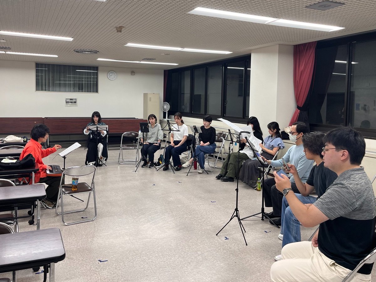 crossing_1021's tweet photo. 珍しく土曜夜に練習でした🌙
時期的に人数が少なめですが、その分密度の濃い練習でした…！
顔を見合わせながらのアンサンブル練習では明確に息が合い音が変わりました！感動✨✨
明日中部大会の人たちがんばれ！！！

団長の楽譜は見つかったのでしょうか。 https://t.co/9XVugbm2Dt