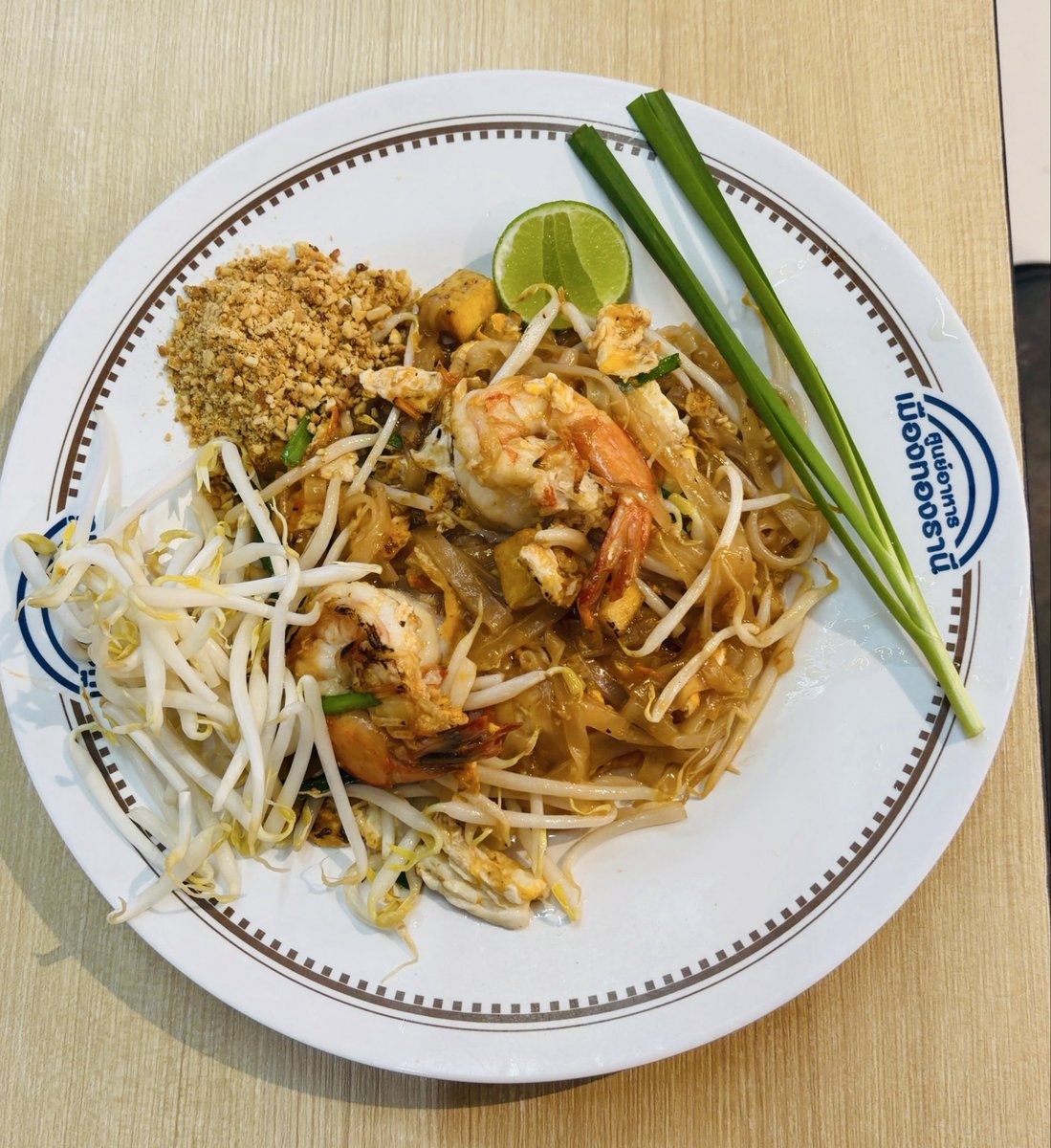 sunjapan22's tweet photo. タイマッサージ受けてタイ料理はしごしてタイ満喫してます！明日はワンボヤ巡りできるといいな♡
わたしどれだけ食べるんだろー
安全は確保してます https://t.co/tJ8JHCYDch