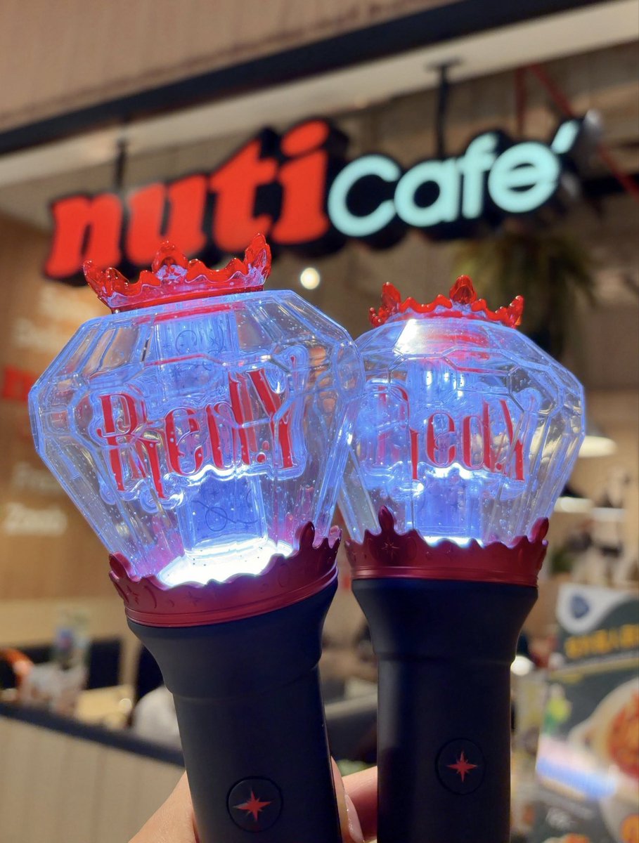 sunjapan22's tweet photo. タイマッサージ受けてタイ料理はしごしてタイ満喫してます！明日はワンボヤ巡りできるといいな♡
わたしどれだけ食べるんだろー
安全は確保してます https://t.co/tJ8JHCYDch