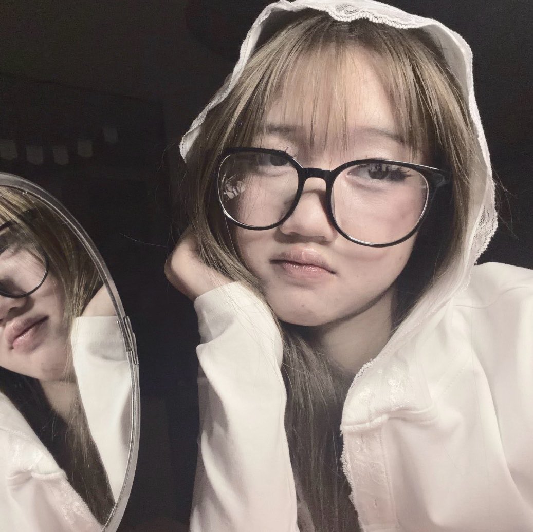 mxnhq_'s tweet photo. >⩊<

#StaySelcaDay https://t.co/PdXImq8EWw
