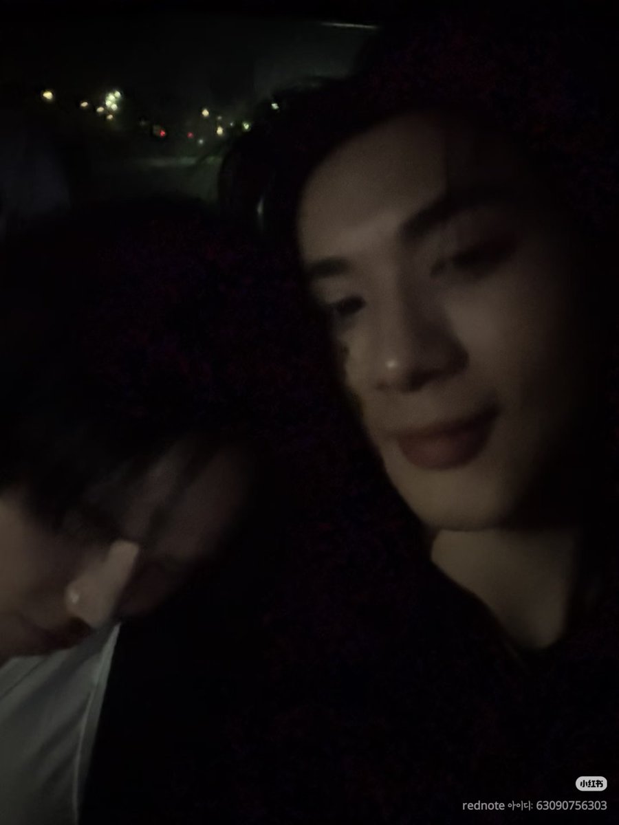 dddooing__'s tweet photo. 퇴근 인증샷 💜🩵

#TOPTAPMINLEE https://t.co/LT4NrNLAfM