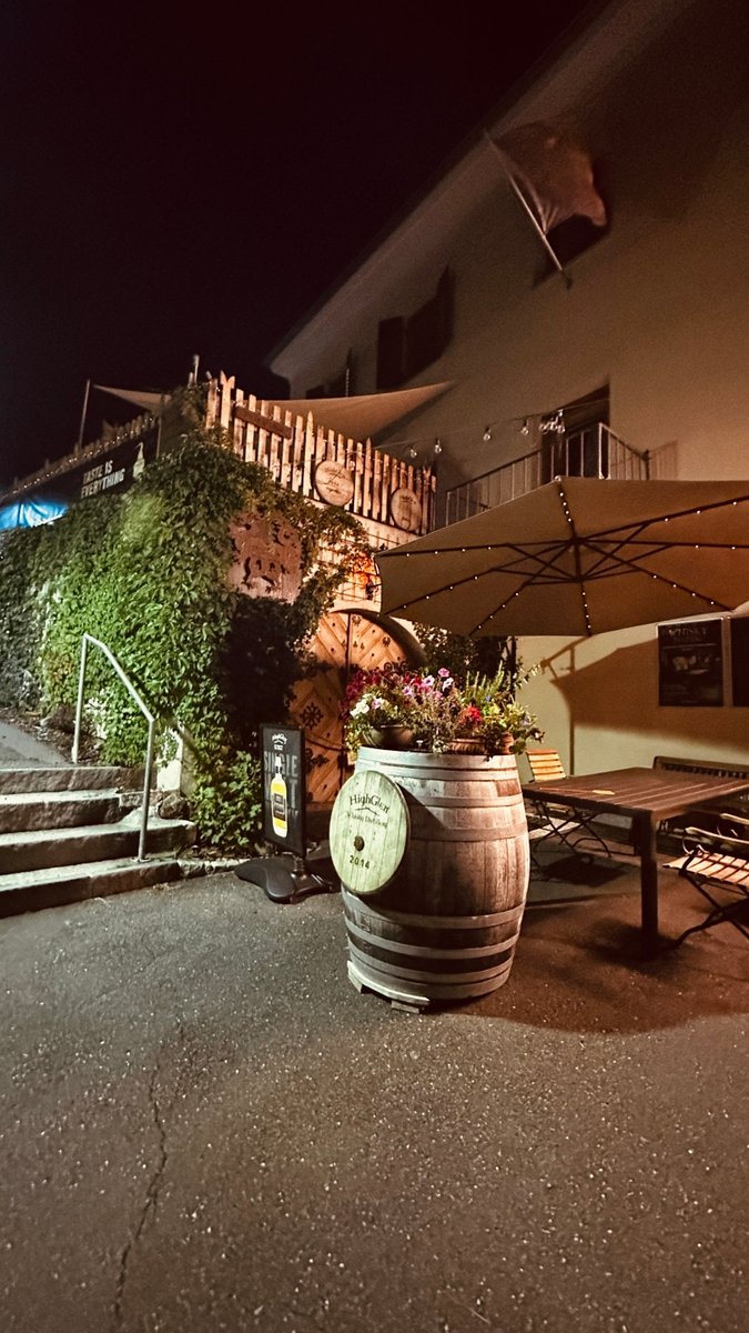 lord_somme37664's tweet photo. Europas höchstgelegene traditionelle Single Malt Whisky Produktion: echt, kompromisslos, nur Pot Stills, no bull shit. Entdecke Charakter, Handwerk und Höhenluft in jeder Flasche. Unser Shop ist täglich geöffnet – komm vorbei 🥃 #whisky #singlemalt #handwerk #shop https://t.co/ICKsBKA1Hc