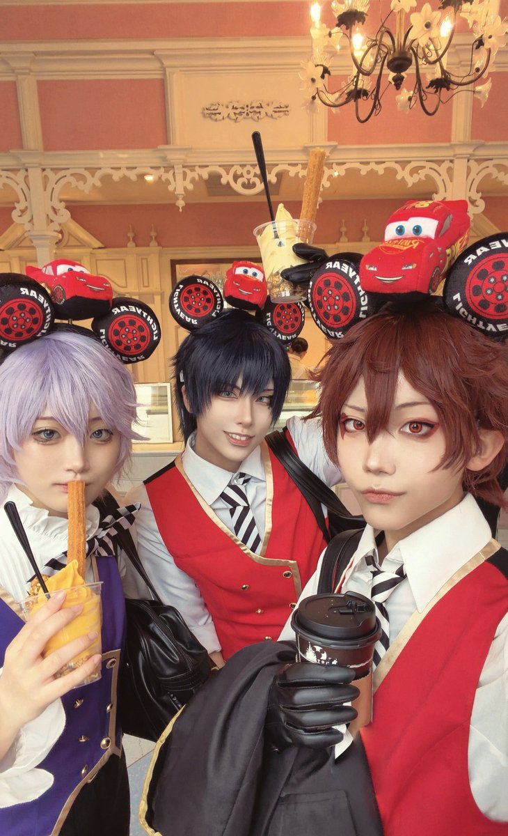 jakajakarun's tweet photo. #Dハロツイステ
#Dハロ仮装2026
今年1発目は一年ズ仮装〜！！❤️‍🔥
制服で遊んできた💨 https://t.co/A0hwDuN02p