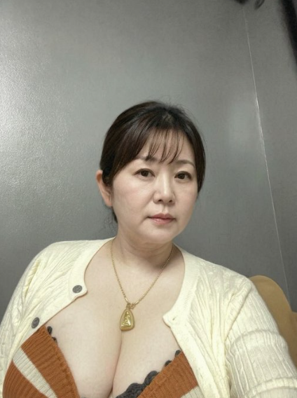 Michell91183721's tweet photo. 若い子よりも熟女が好きな人いるって本当ですか？ https://t.co/1E3KwO12Jx