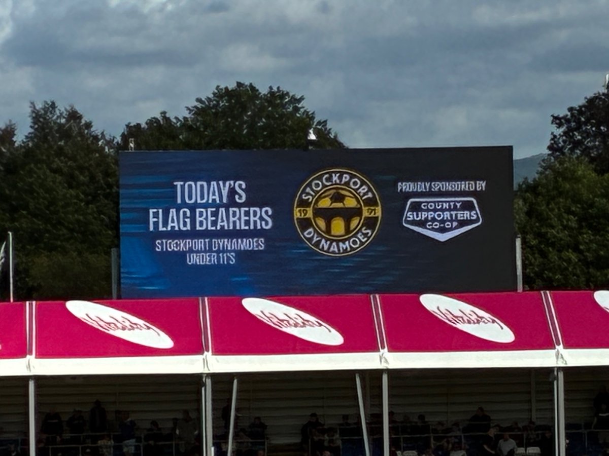 SCFCSuppCoop's tweet photo. Welcome to @SDFC91 under 11s, who are today’s flagbearers. We hope you have a great day! 💛🖤 https://t.co/793811xfAZ