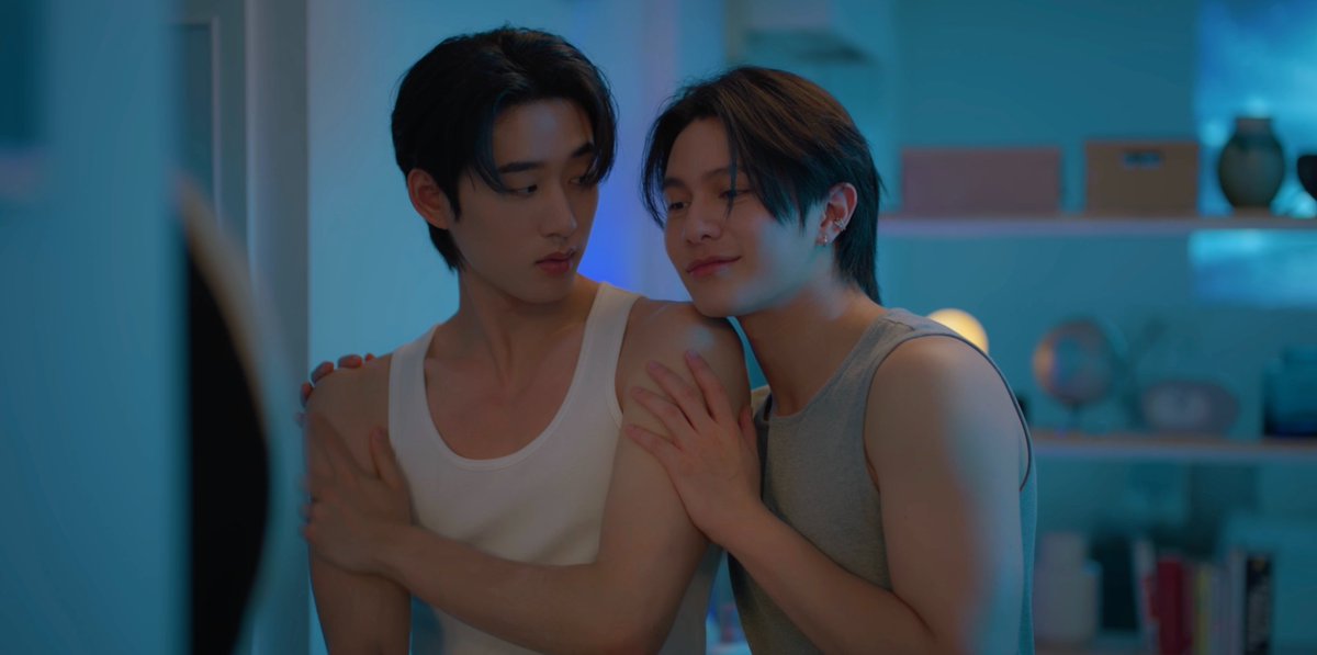 GMMTV's tweet photo. เติมหวานร้อยคับพี่ น้ำตาลไม่มีตกเลย หายใจเกือบไม่ออก เกือบเดรส 💗🫠✨ 
#YouManiacSeriesEP5
@Williamjkp1 @EstRvp https://t.co/l5UXXUP78d