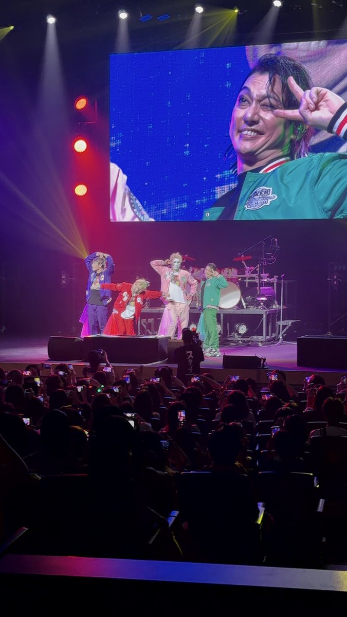 shirariru's tweet photo. #ゴールデンボンバー
#超厄年祭
落ち着いてツアーファイナルの動画見返してたら研二さん可愛いって言ってくれてた😭😭😭💕💕💕
生きててよかった……… https://t.co/ELegrMIIK8