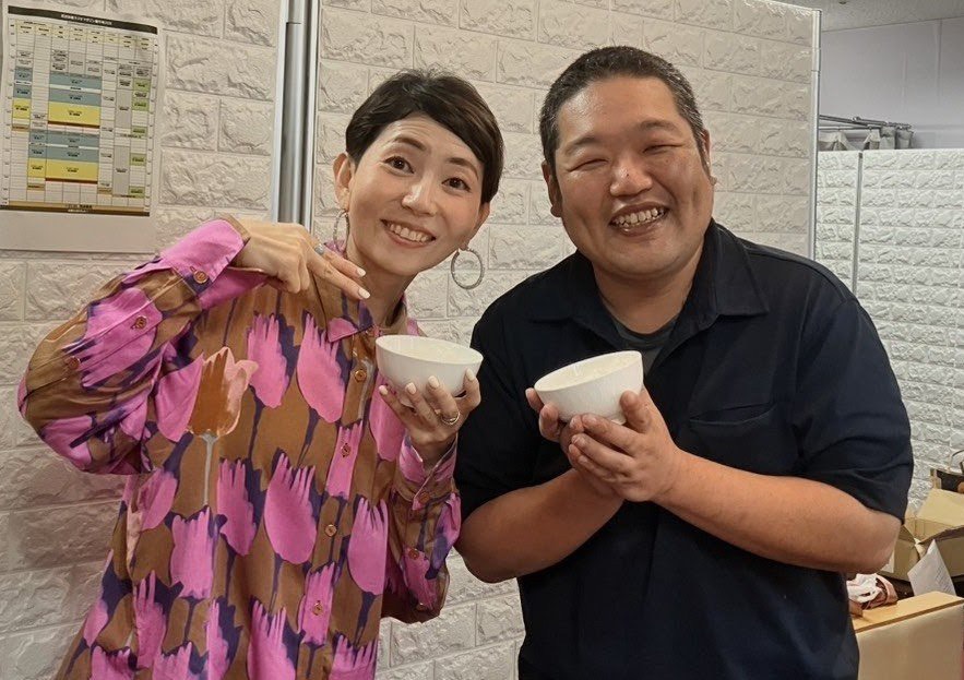 maigawarateshi's tweet photo. ありがとうございました。大人になってこんなにいい仲間？ができるとは思わなかったな……リスナーの皆さま×出演者/関係者の一体感たるや。すべてにおいてやりすぎないし, やらなさすぎない塩梅も好き。砂鉄さんは今から某深夜便📻ということで, 頭が下がります。明朝8時からはキャンベルさんが某サンモニご出演です。今後ともラジマガをよろしくお願いいたします🍚
#ラジオマガジン #増刊号2026