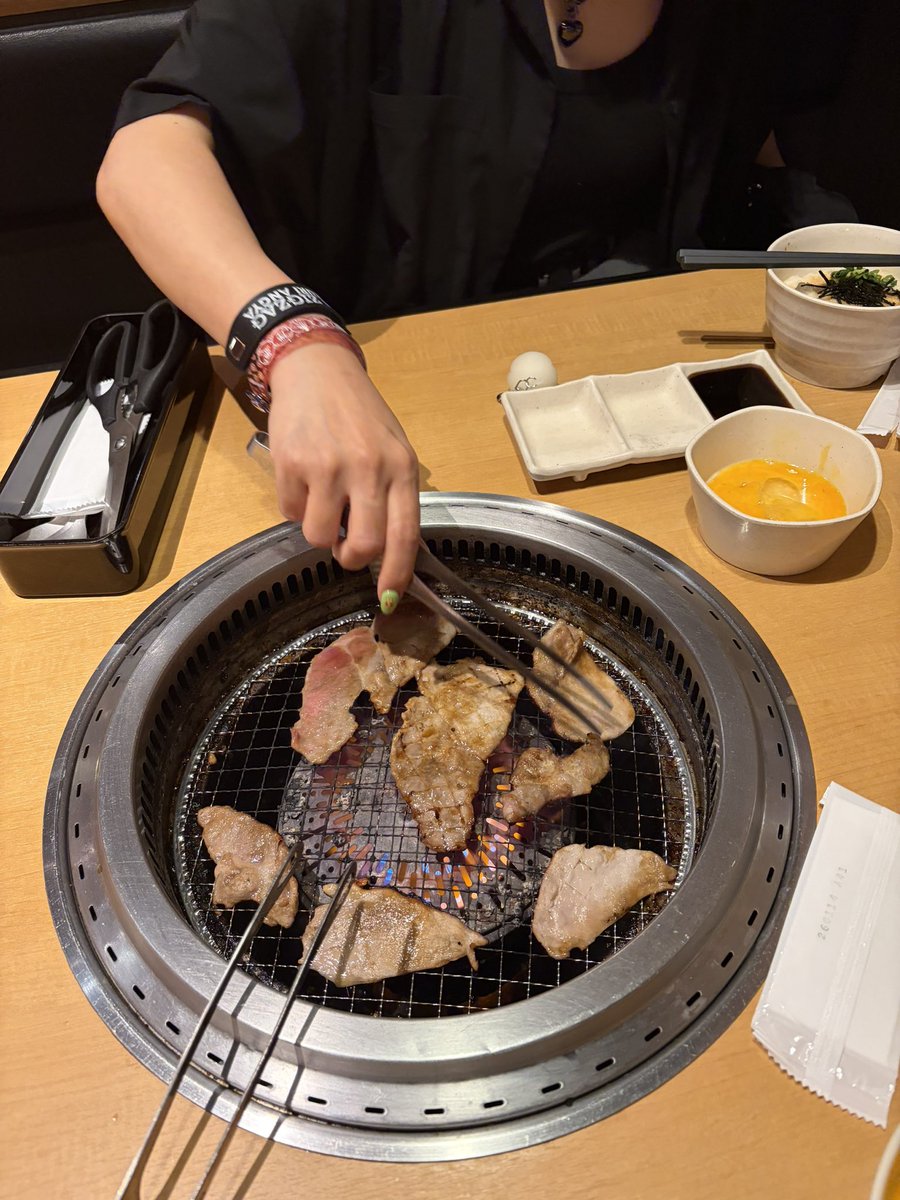 kykumu_'s tweet photo. ジグザグ禊楽しかった⛩️💕
ドラムすごかったしかっくいかった🥁
おねーちゃんと焼肉で打ち上げ！ https://t.co/hEOW8LKLLe