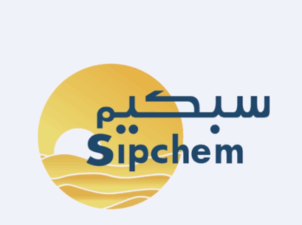 7Letk's tweet photo. #سبكيم  

زار المناطق الحاليه اربع مرات منذ الادراج 🤯

• المره الاولى 2008 : 11.5 ريال 
 حقق منها خلال 5 سنوات  285%🟢

• المرة الثانية 2016 : 10.25 ريال 
حقق منها خلال سنتين 155%🟢

• المرة الثالثة 2020 : 11.04 ريال 
حقق منها خلال سنتين 444%🟢

• الان يزورها للمرة الرابعه هل التاريخ يعيد نفسه؟ 

التاريخ ما يعيد نفسه بنفس الطريقة كل مرة الارتفاعات السابقة جاءت مع تحسن واضح في أسعار المنتجات والأرباح  و حالياً الوضع التشغيلي ضعيف والتوقيت غير واضح متى يتحسن القطاع

المنطقة الحالية جذابة من ناحية التقييم التاريخي والفني وفيها هامش أمان نسبي مقارنة بالقيمة الدفترية لكن الاعتماد على تكرار السيناريو السابق فقط فيه مخاطرة الأفضل انتظار إشارات تحسن في نتائج الشركة أو أسعار المنتجات قبل الدخول بقوة أو توزيع الشراء على مراحل اذا كنت مقتنع بالسهم على المدى الطويل .

الخطط المستقبلية لسبكيم تتمحور حول التوسع في الطاقة الإنتاجية والتنويع بما يتماشى مع رؤية 2030 

هذه المشاريع تحتاج سنوات حتى تكتمل وتؤثر على الأرباح والنتائج الحالية ما زالت ضعيفة بسبب دورة القطاع الخطط موجودة وطموحة لكن التنفيذ والتوقيت والسوق العالمية هي اللي بتحدد الأثر الفعلي

مضيق هرمز هو الممر الرئيسي لمعظم الشحنات المتجهة لآسيا وأوروبا

🔹 الأثر المحتمل:

•  ارتفاع تكاليف الشحن والتأمين
•  تأخير أو انخفاض في كميات التصدير إذا قلت السفن أو تردد العملاء
•  ارتفاع أسعار اللقيم والطاقة إذا استمر ارتفاع النفط بسبب الأزمة

الشركة أصلاً تسجل خسائر بسبب ضعف أسعار المنتجات عالمياً  أي تكلفة إضافية أو انخفاض مبيعات يزيد الضغط على الأرقام

ليست توصيه بيع او شراء