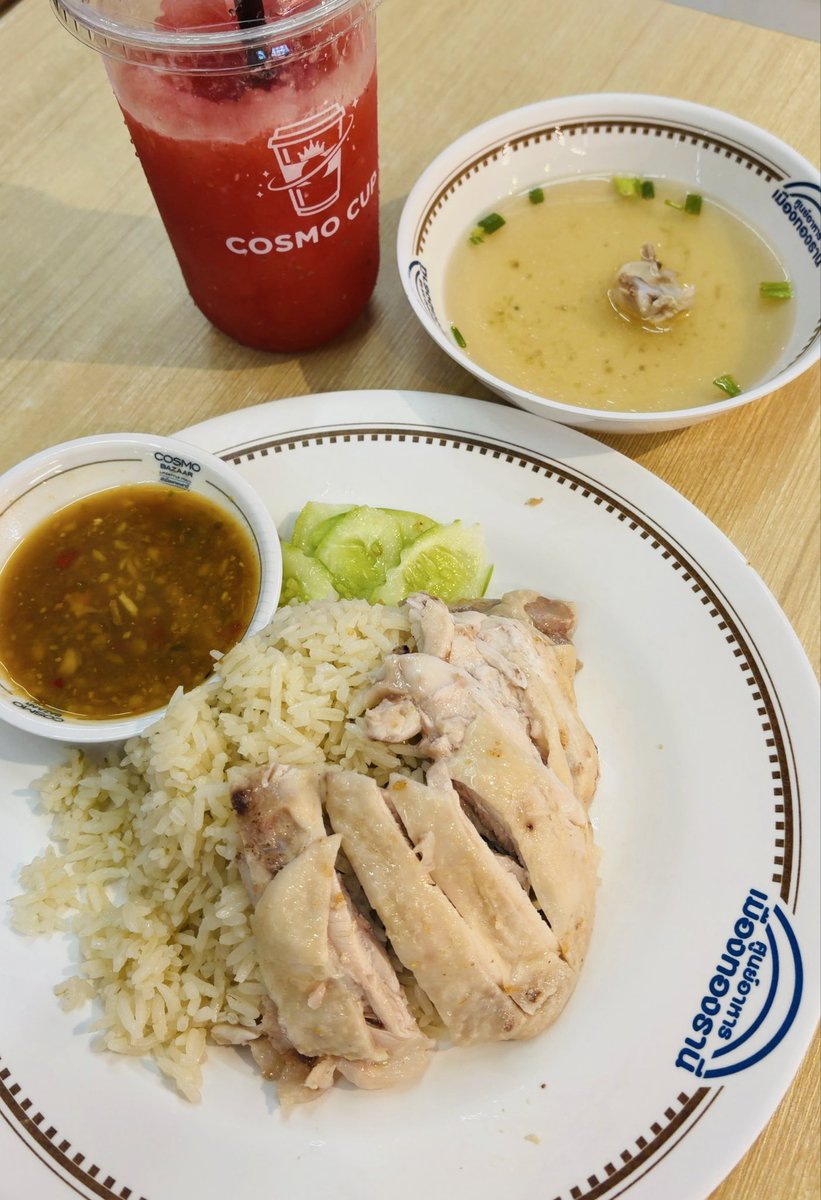 sunjapan22's tweet photo. タイマッサージ受けてタイ料理はしごしてタイ満喫してます！明日はワンボヤ巡りできるといいな♡
わたしどれだけ食べるんだろー
安全は確保してます https://t.co/tJ8JHCYDch