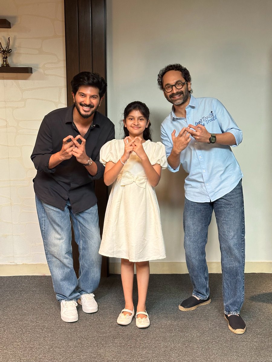 VRFridayMatinee's tweet photo. #FaFa meets #DulquerSalmaan while promoting #DontTroubleTheTrouble and cute little #Ssara makes him try the infinite love gesture

#DTTTMovie #DTTTonOct2nd https://t.co/sY8cZilTy5